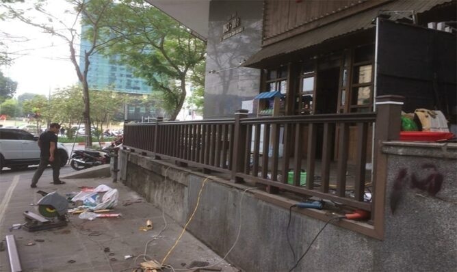 Lắp đặt lan can gỗ nhựa ngoài trời
